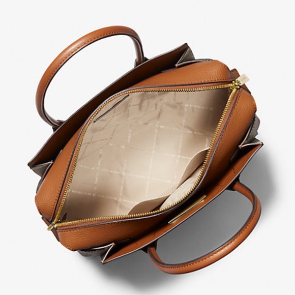 MICHAEL KORS
Mercer Medium Logo and Leather Belted Satchel Crossbody
Vanilla
NWT - Picture 5 of 16